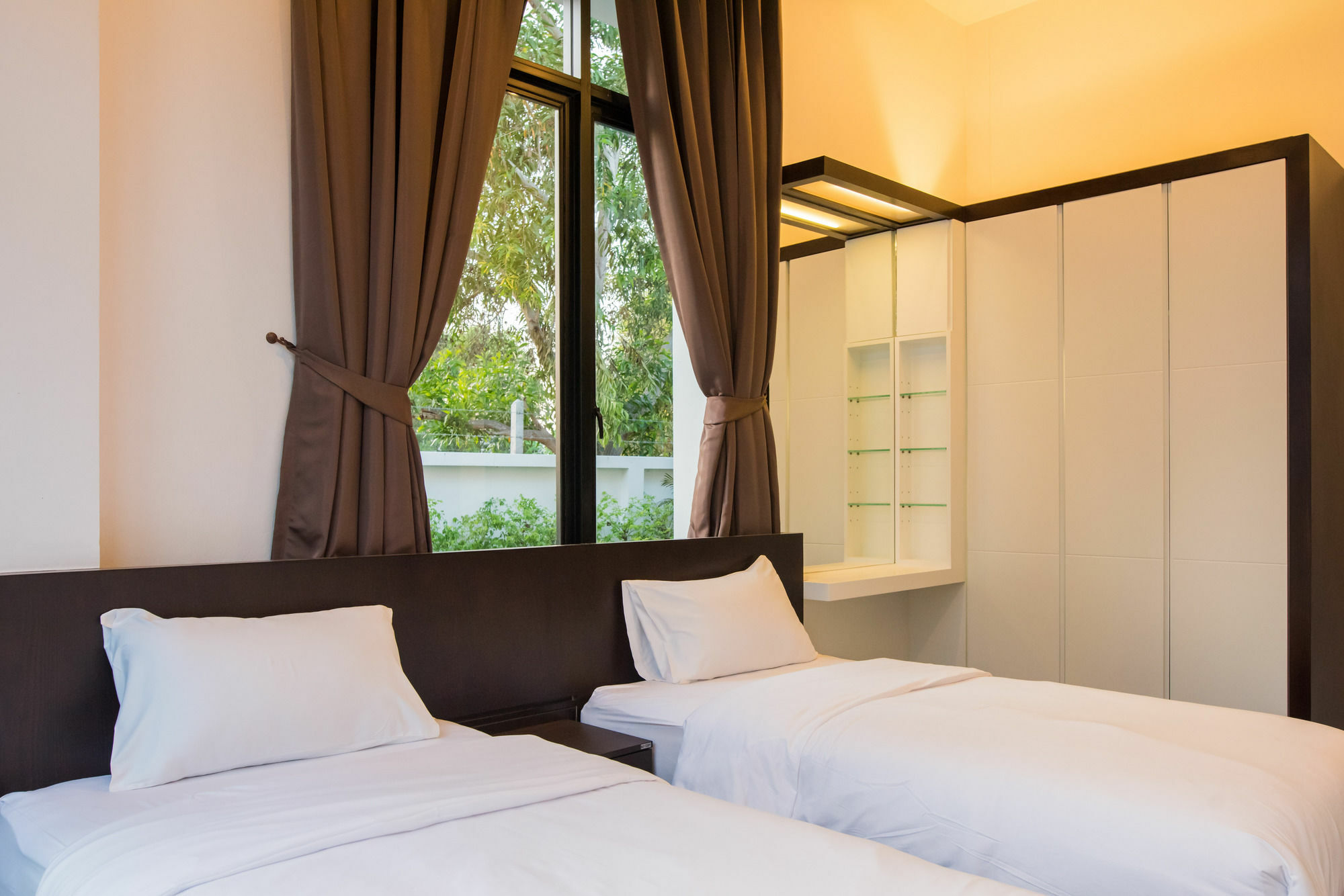 Feriehus We By Sirin Pool